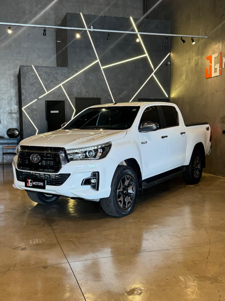 Toyota Hilux 2.8 Turbo Diesel SRX - Foto 2