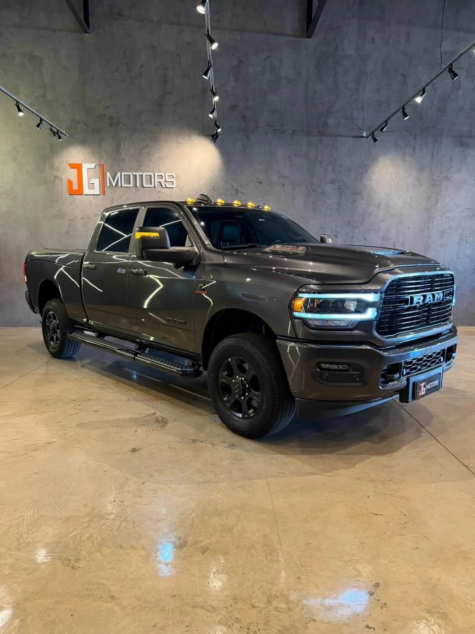 RAM 2500 6.7 LARAM. NIGHT ED. TB CD 4x4 Die. - Foto 1